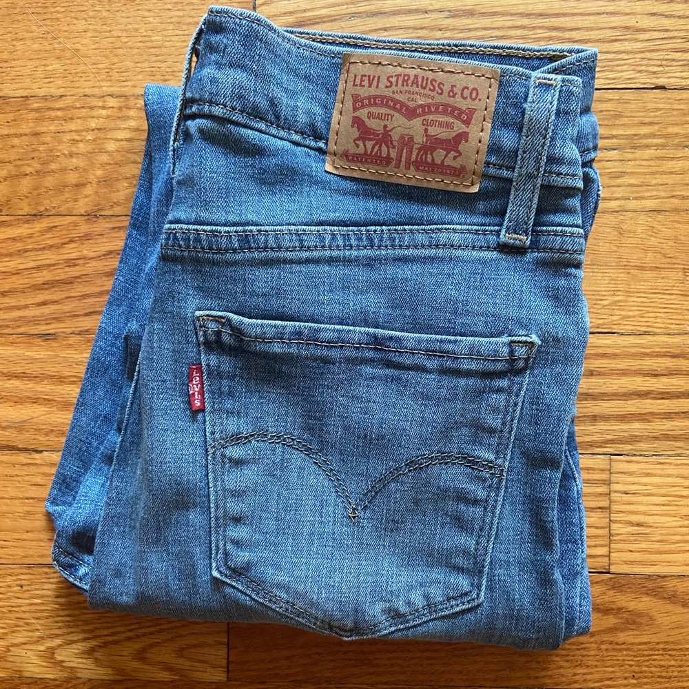 Levi 724 High Rise Straight Jeans